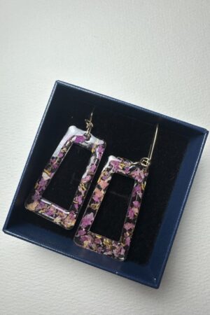 Kolczyki z kruszonymi piwoniami